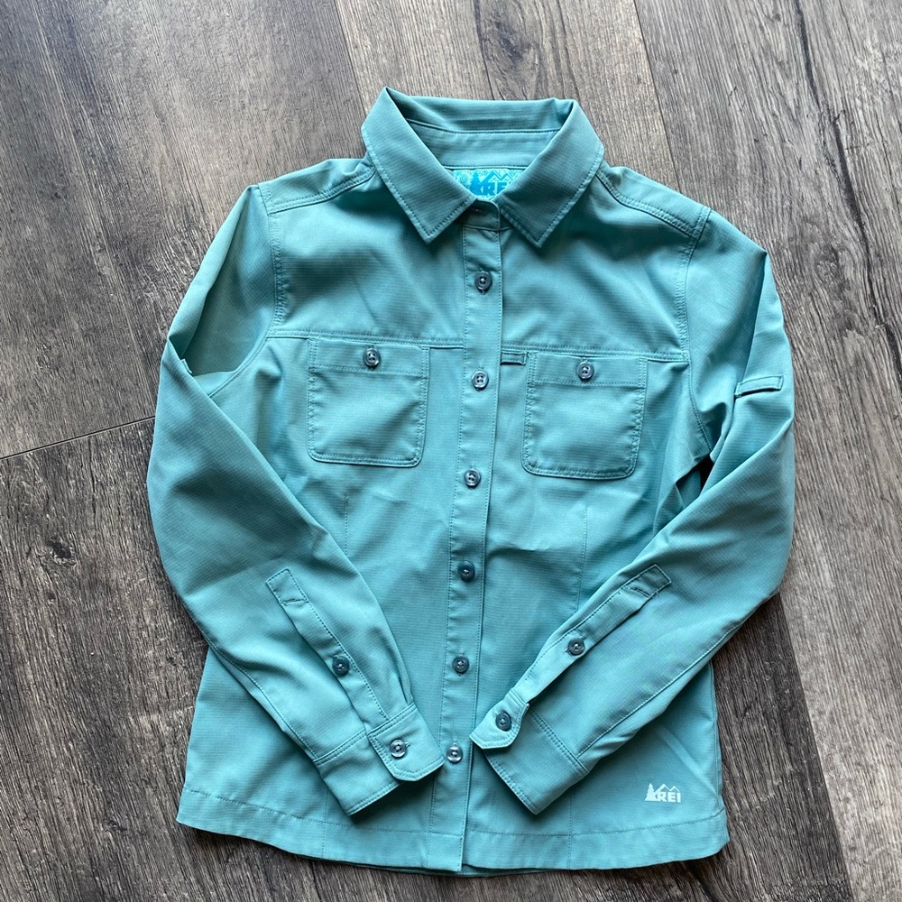 REI girl top sz S ( 8 years )